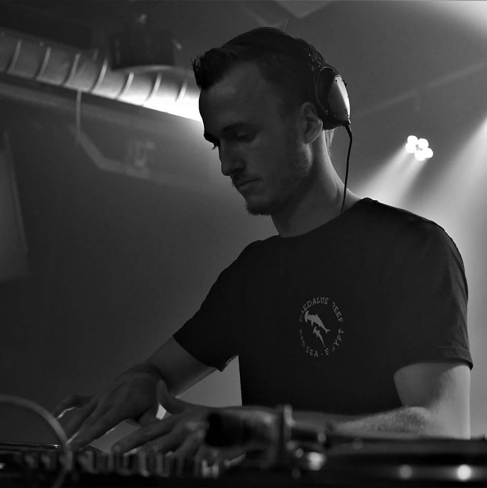 B17
