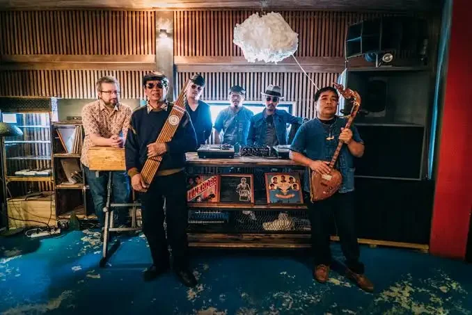 Paradise Bangkok Molam International Band